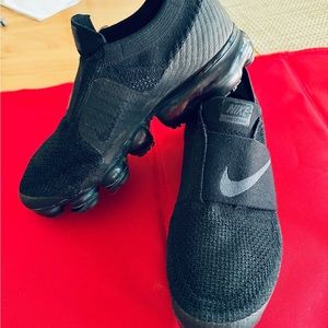 Women’s Jet Black Fly Knit no lace Athletic Wear size 8.5